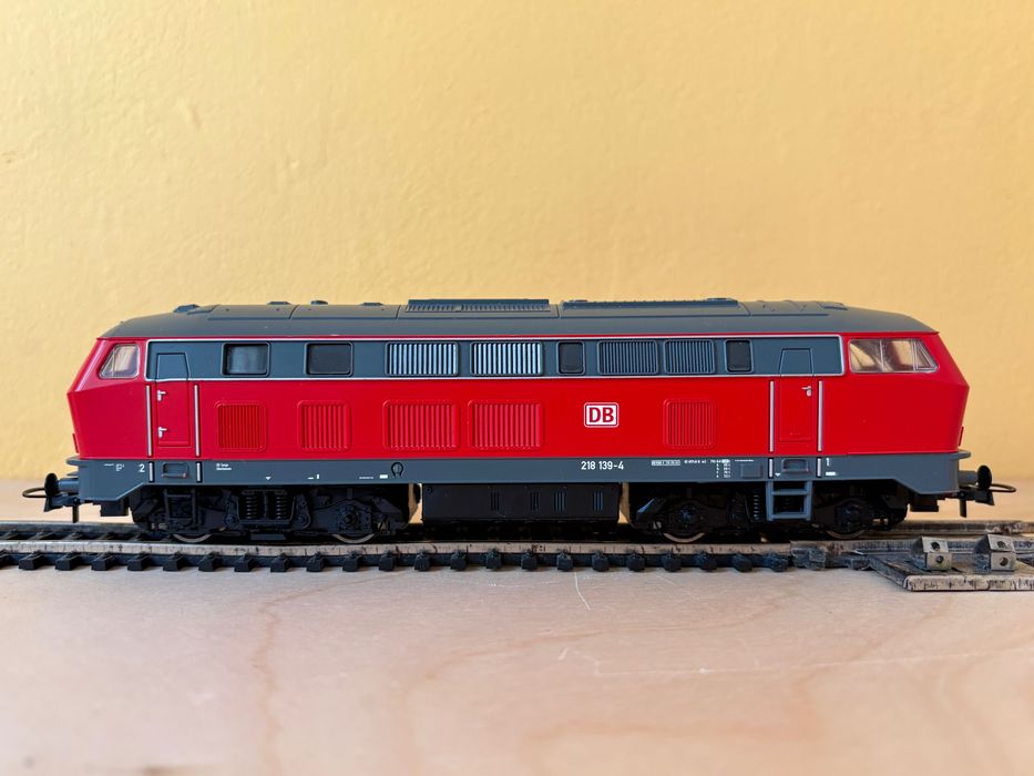 Локомотив Roco BR 218 DB HO 1:87 влак