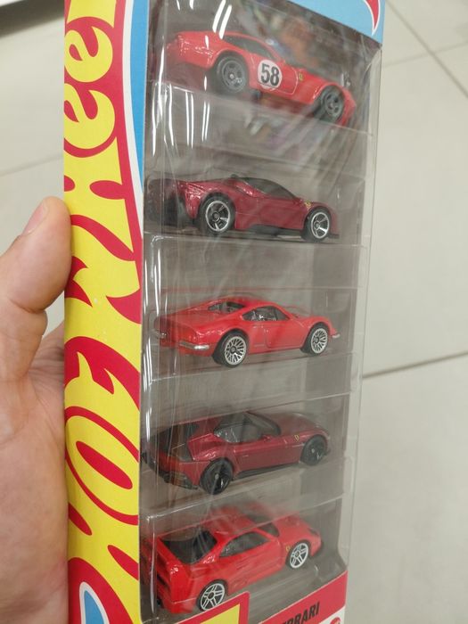 Ferrari set masini Hotwheels nou