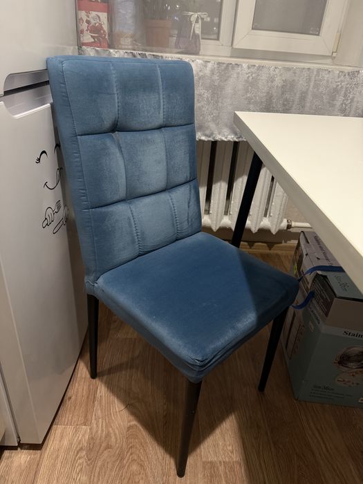 Стол со стульями