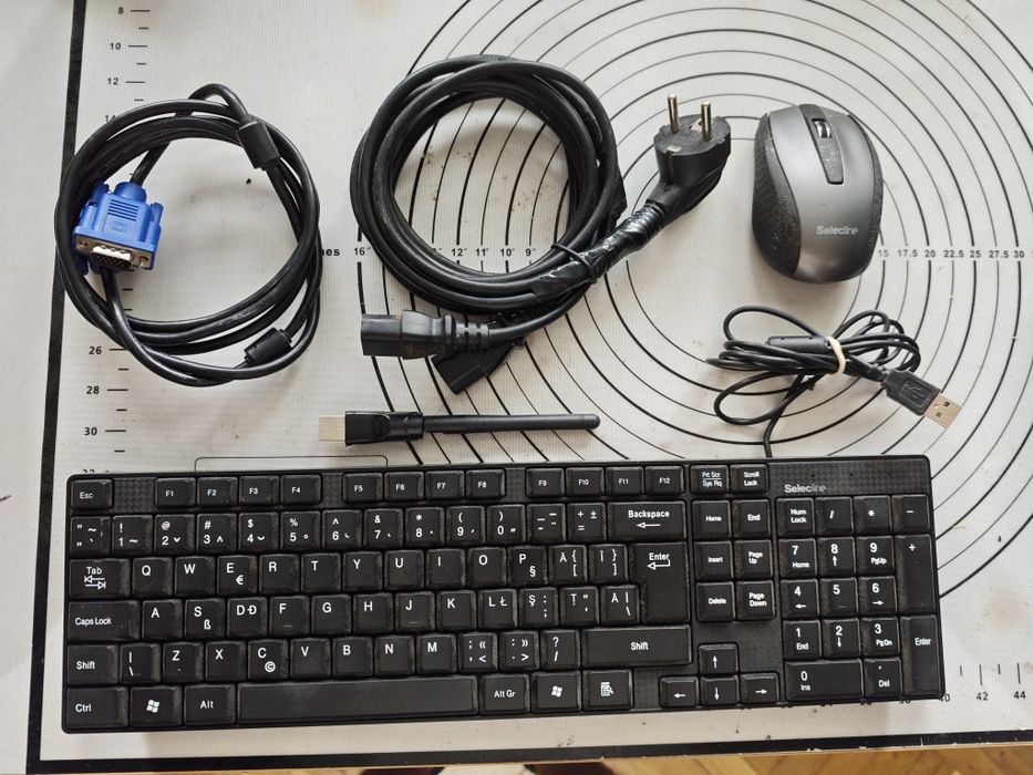 Set unitate calculator HP cu monitor, tastatura, mouse, Wifi