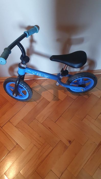 Vând bicicleta pentru copii fara pedale