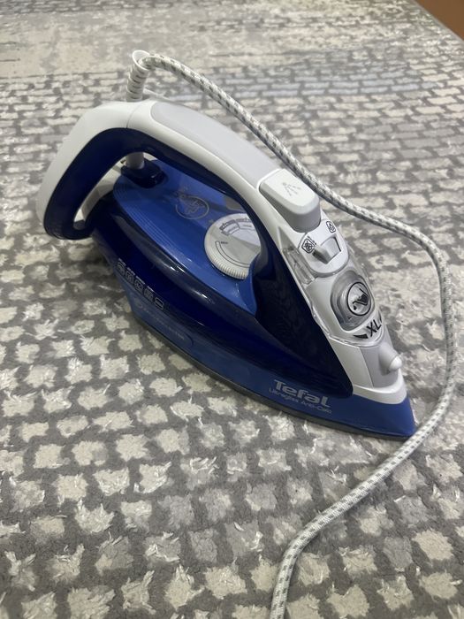 Утюг, пар имеется