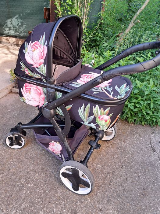 Бебешка количка KIKKA BOO