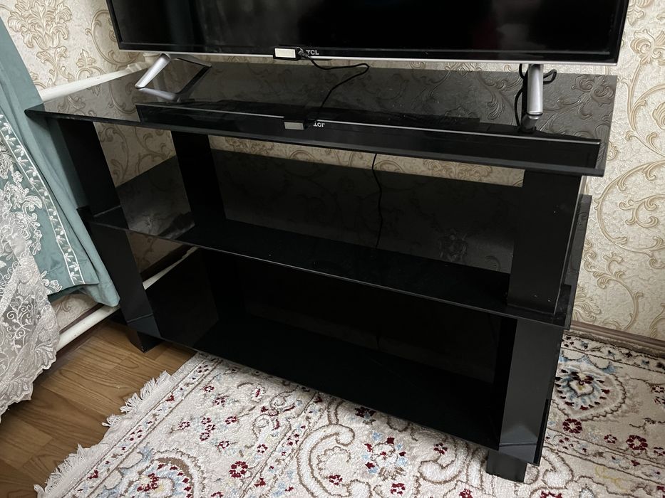 Продается телевизор с подставкой
