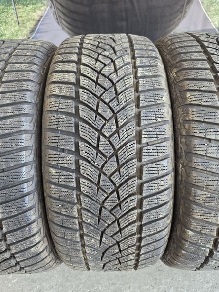 225/45/17 Goodyear 4бр