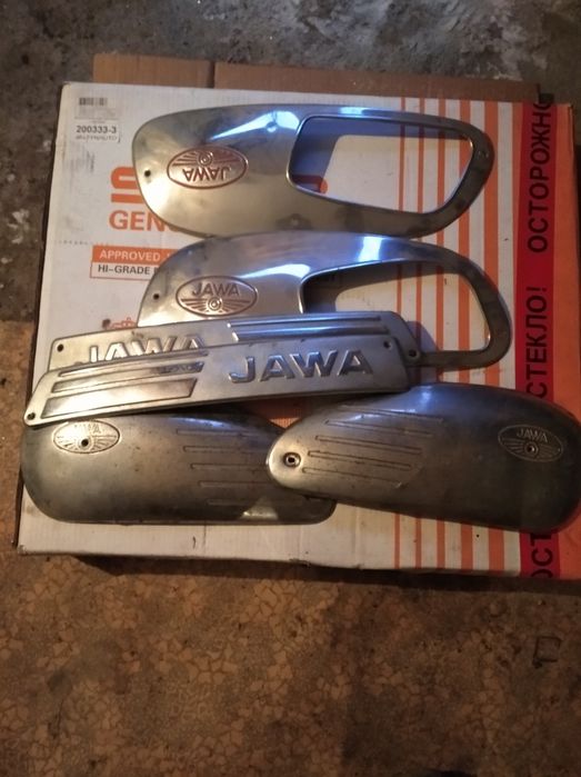 Продам боковушки с бензобака ява