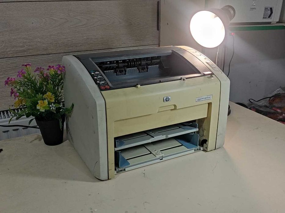 принтер hp 1022 в отличном состоянии