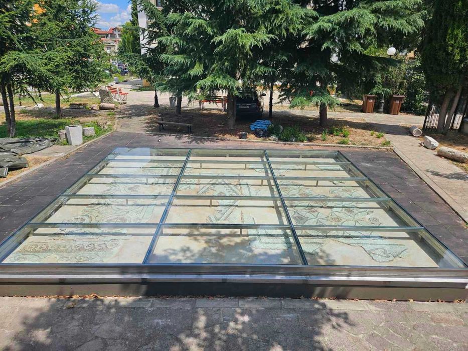 стъклен под от LUCHI