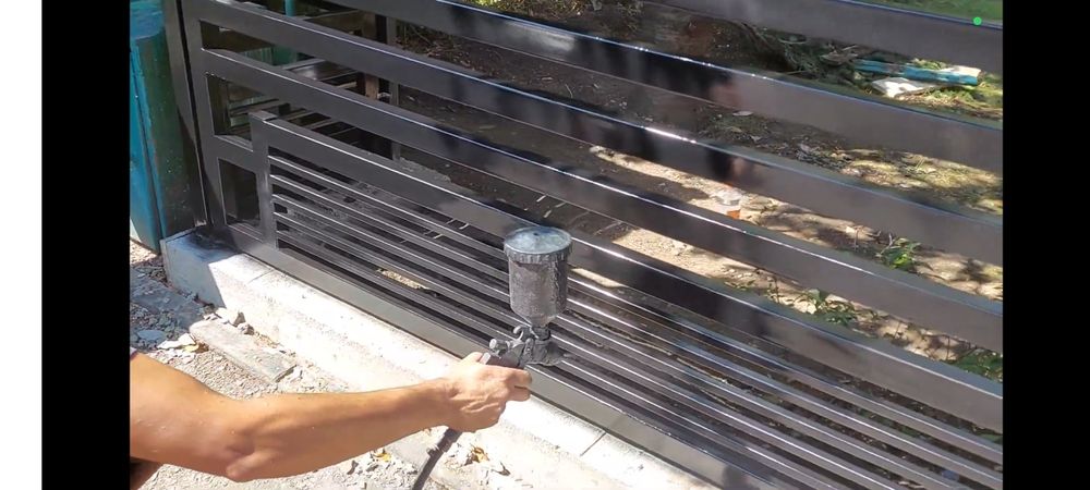 Vopsim Grilaje metalice Fațade