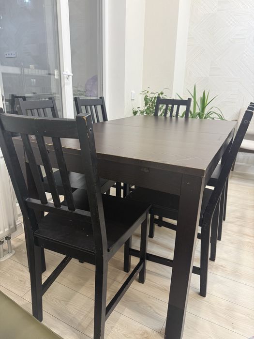 Стол IKEA раздвижной, шесть стульев, дерево