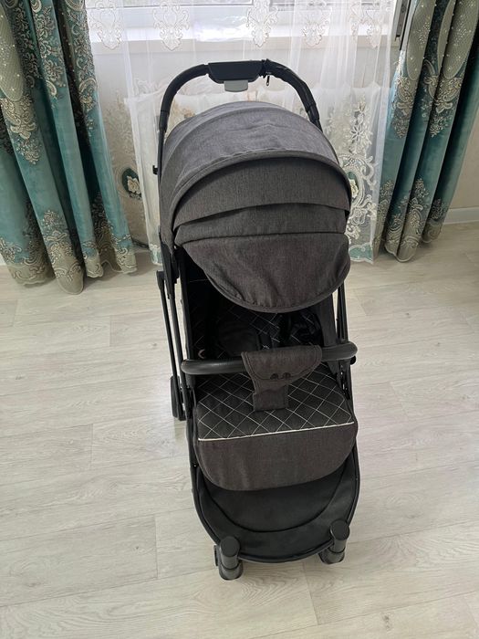 Детская коляска , чёрная