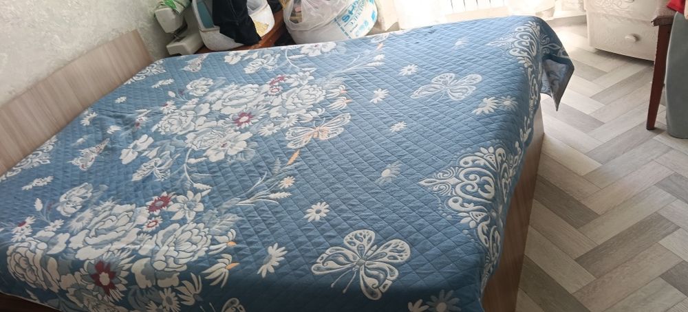Продам  кровать полтарашка, состояние хорошее.