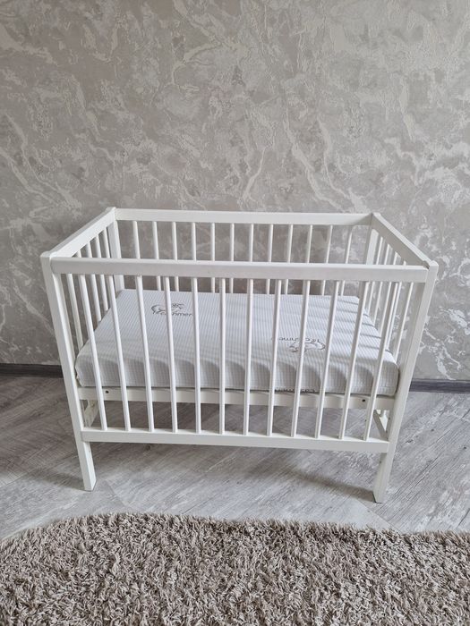 Продам кроватку детскую белую