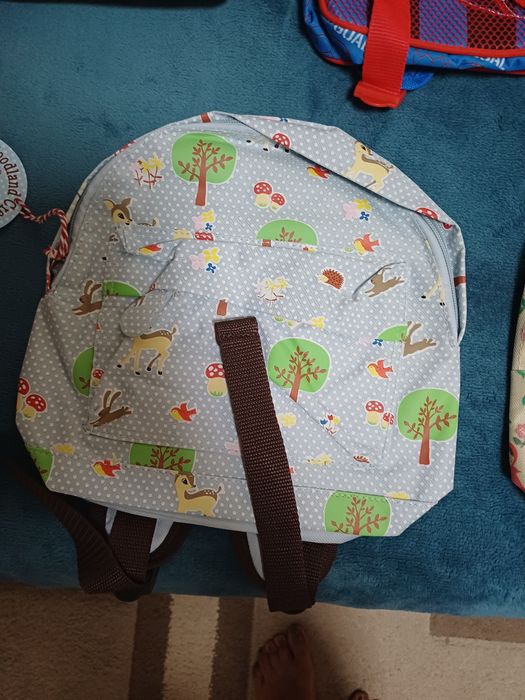 Vând ghiozdane copii