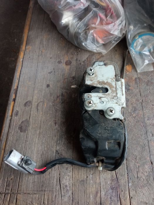 Продам запчасти на RAV4