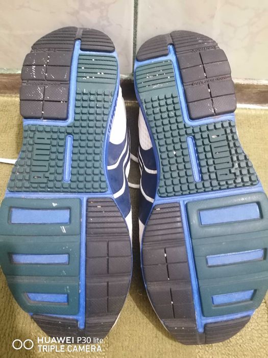 Adidași mărimea 42