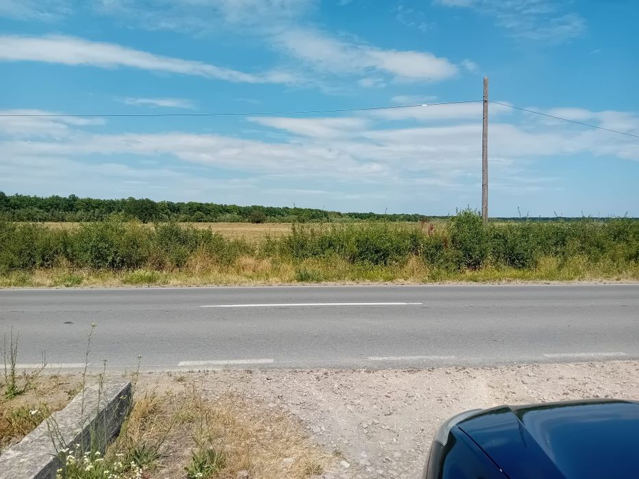 Teren extravilan front mare la șosea