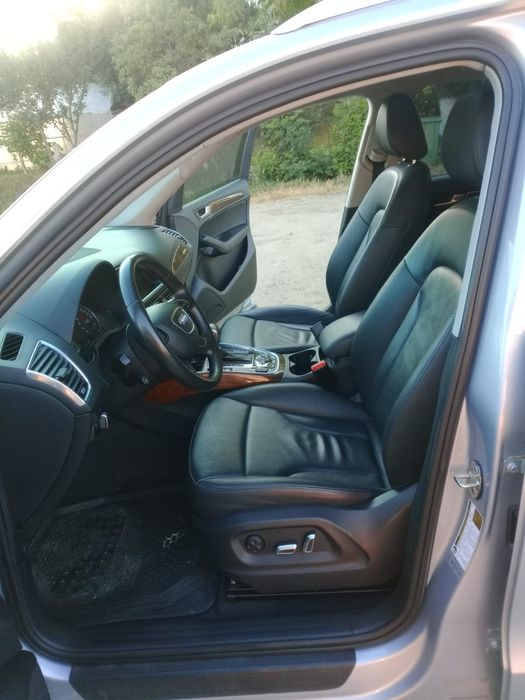 Audi Q5 2016 
2.0 benzina 4x4 premium 
Panoramic,automatic încălzire scaune navigation etc.. 
206 km