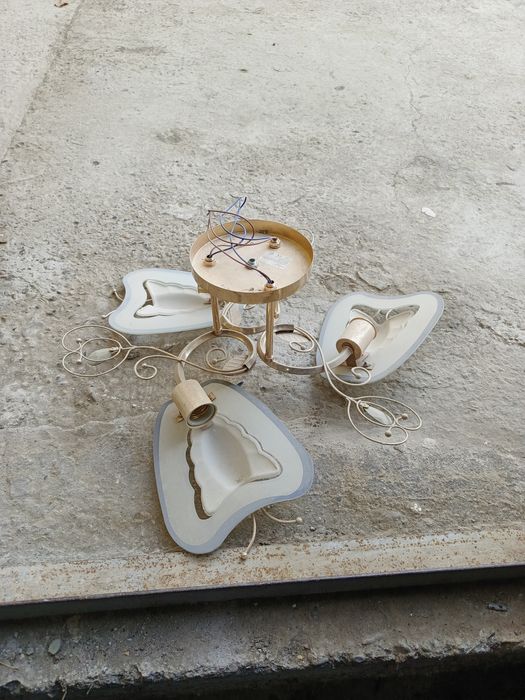 Ковры , дорожки , люстры б/у продаются