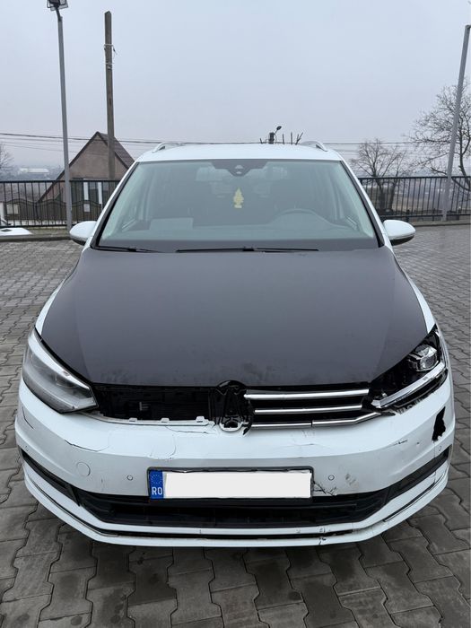 Volkswagen Touran 2.0TDI usor avariat
