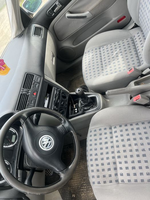 Vand VW Bora pentru dezmembrat