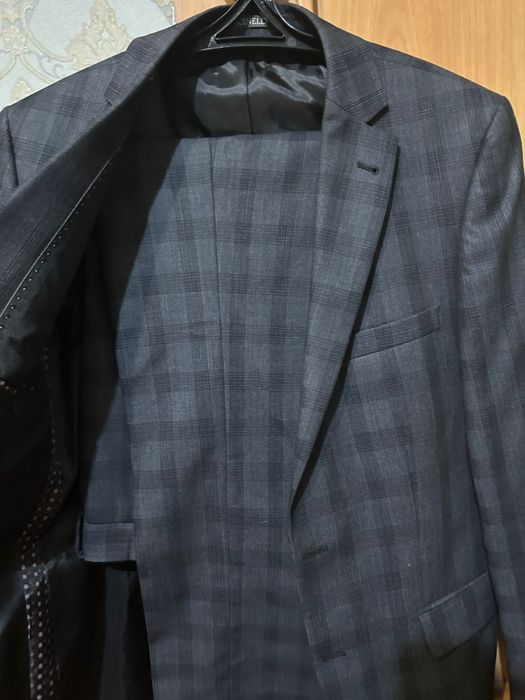 Продам мужские костюмы тройка