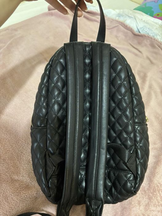 Отигинална раница Guess,за момичета (носена не повече от 10 пъти)