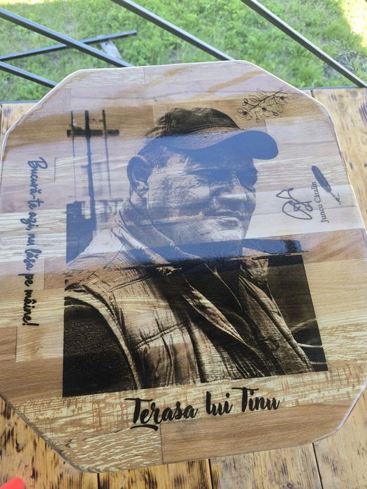 Masute de cafea pe comanda din fag si rasina epoxidica   55 x 50 cm