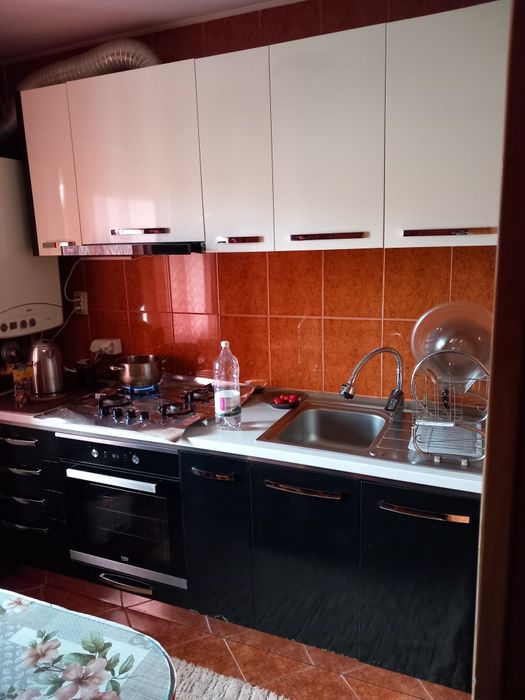 Închiriez apartament cu doua camere