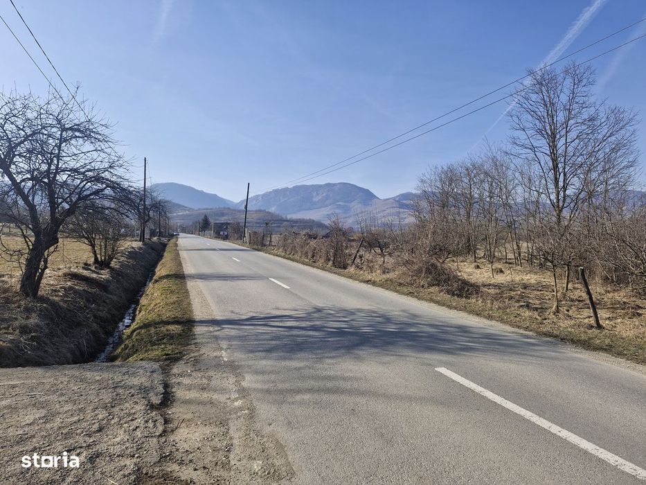 Teren de vânzare, acces asfaltat,lângă șosea, 2214 mp