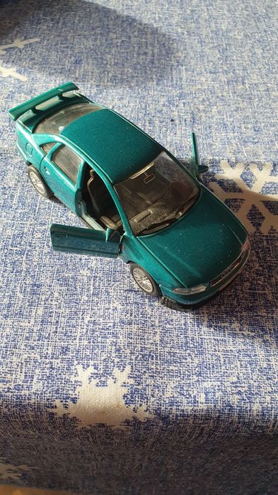 Умалени метални модели.