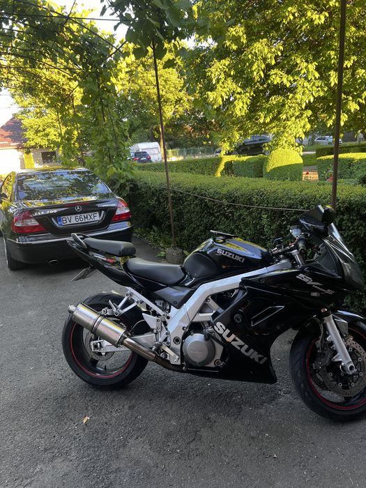 Suzuki sv1000s.