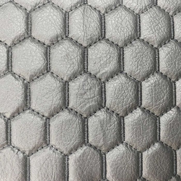 Капитонирана кожа тип Пчелна пита