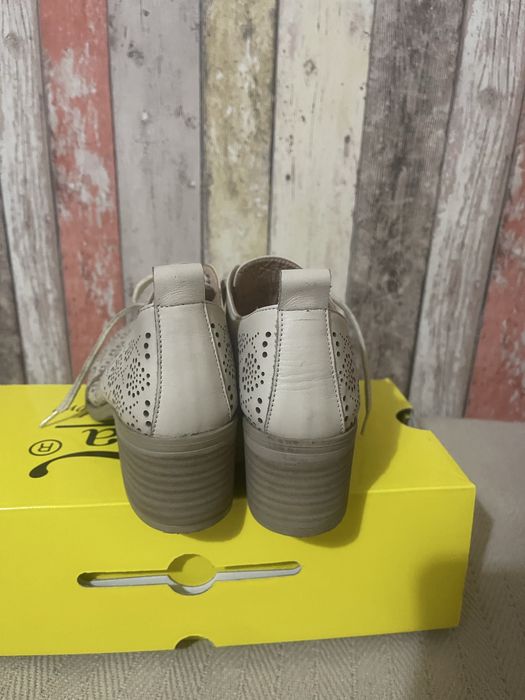 Обувки от естесяена кожа