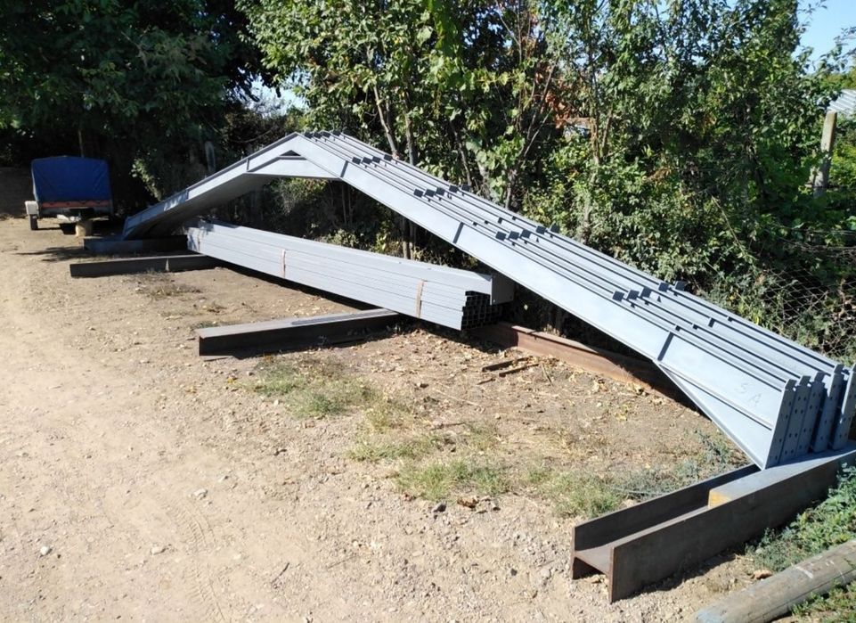 Vând hala metalica