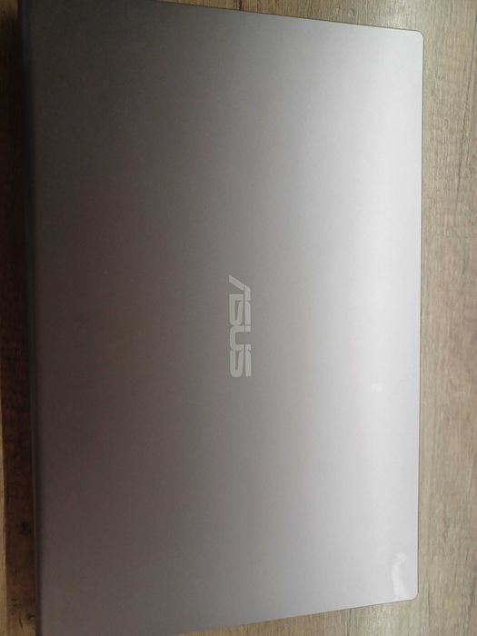 Лаптоп ASUS почти неизползван
