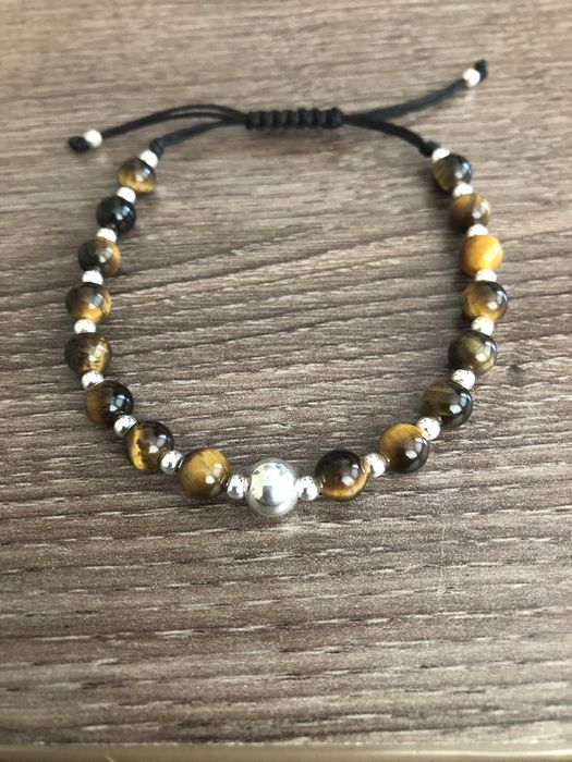 Гривни със сребро и естествени камъни