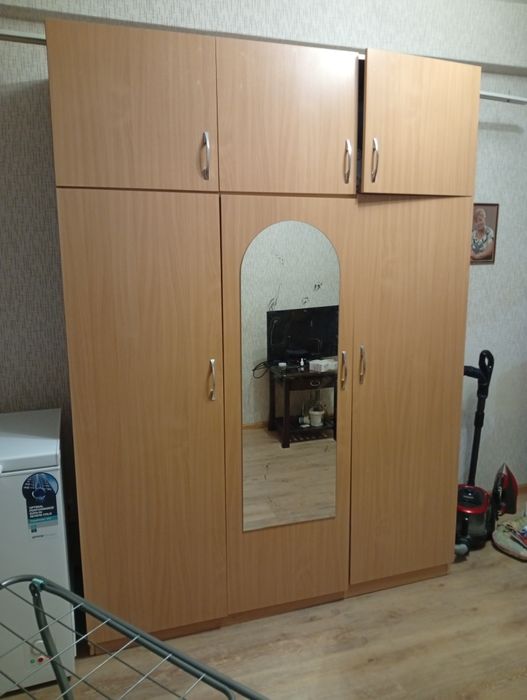 Продам шкаф с антресолью
