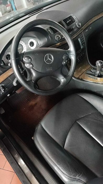 Mercedes-Benz E 280 Avantgarde – fără accidente, bine întreținut