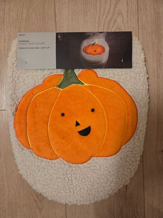 Килимче за баня и калъф закапак на тоалетна NEXT