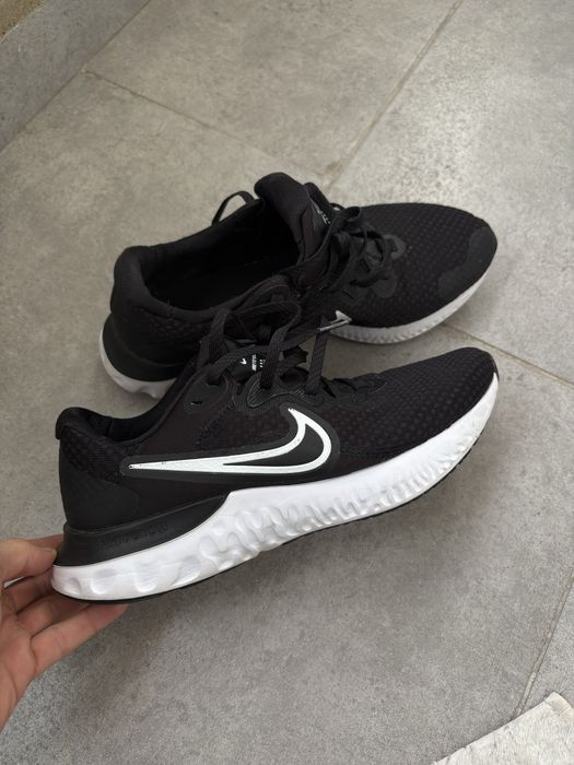 Nike running renew