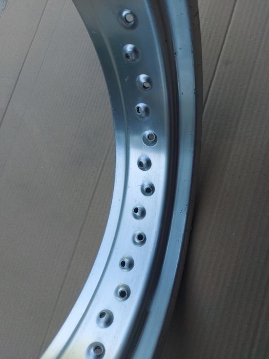 Задна шина за Супер мото