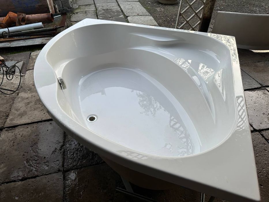 Uglavoy vanna sotiladi