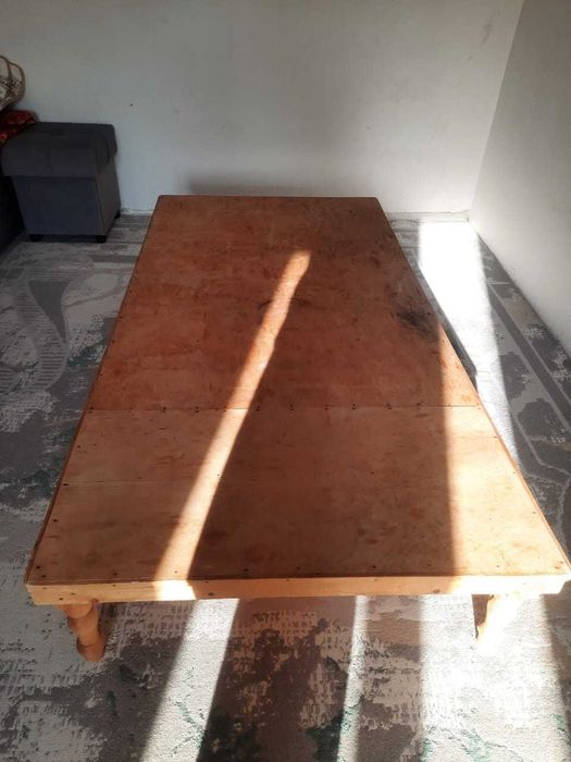 Продается стол б/у срочно
