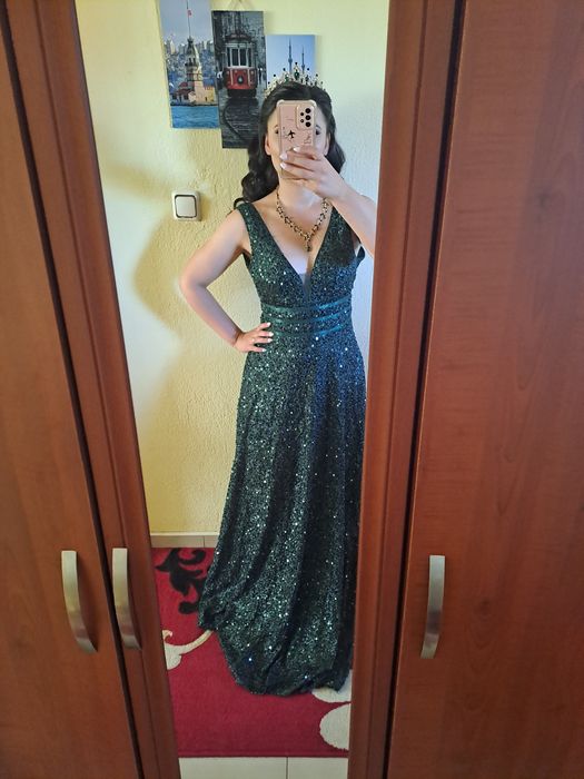 Зелена пайетна рокля