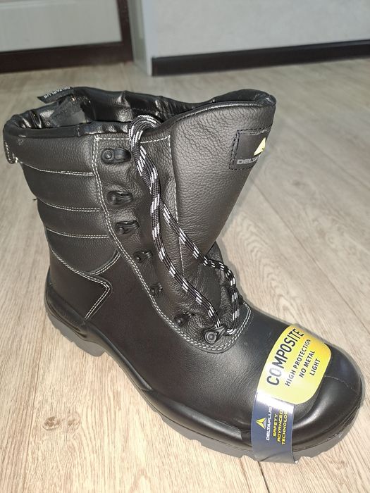 Зимняя куртка, сапоги рабочие