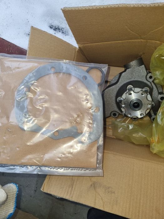 Продам помпу на мерседес 814