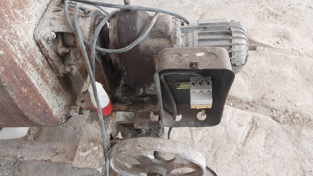 Бетономешалка 200л