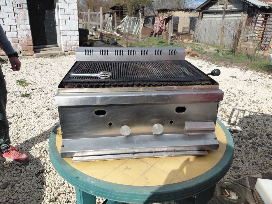 Газова скара с вулканични камъни