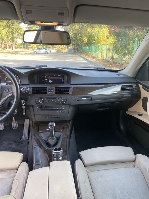BMW         320d E92